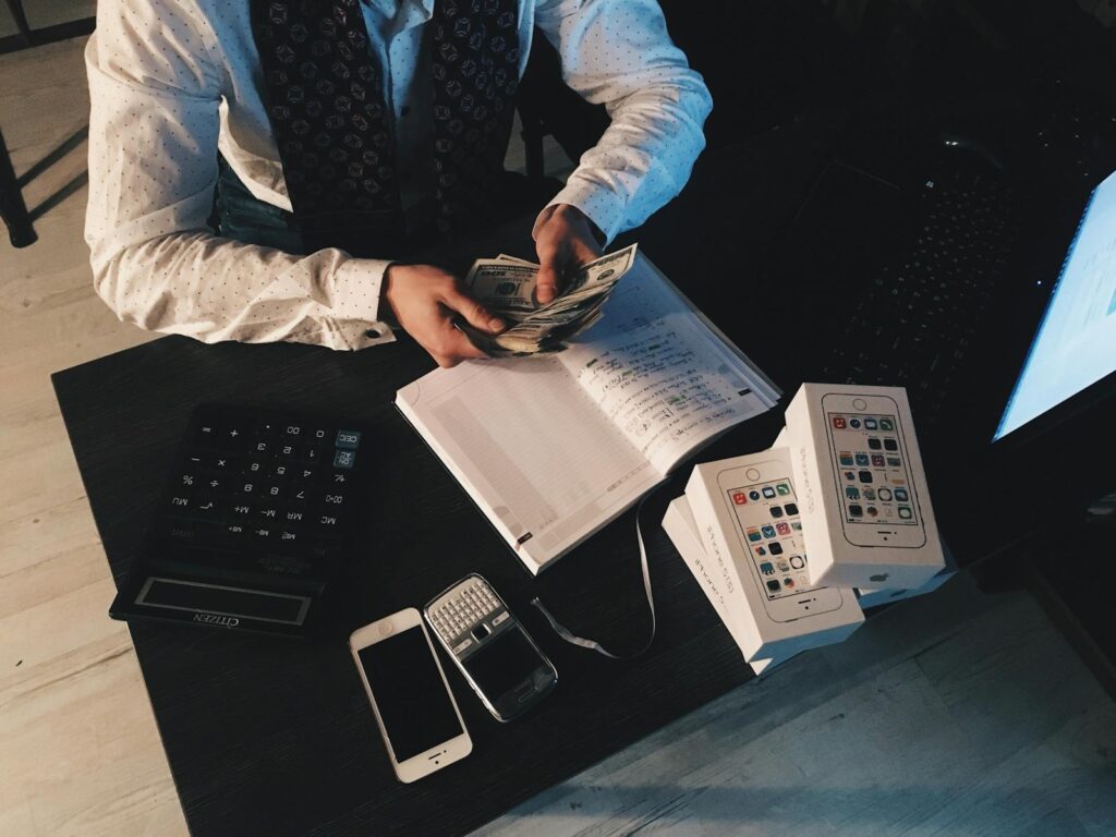 Virtual Assistance 101: Make Money Helping Businesses from Home 1 Accountant Counting Money