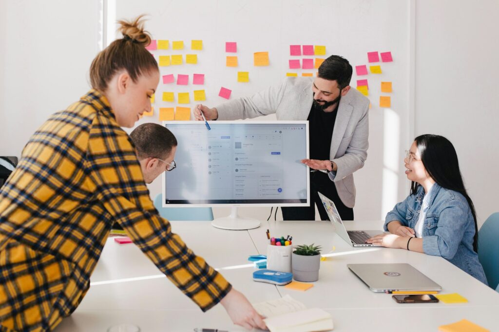 Social Media Influencing 101: Grow and Earn on Your Terms 1 man standing behind flat screen computer monitor